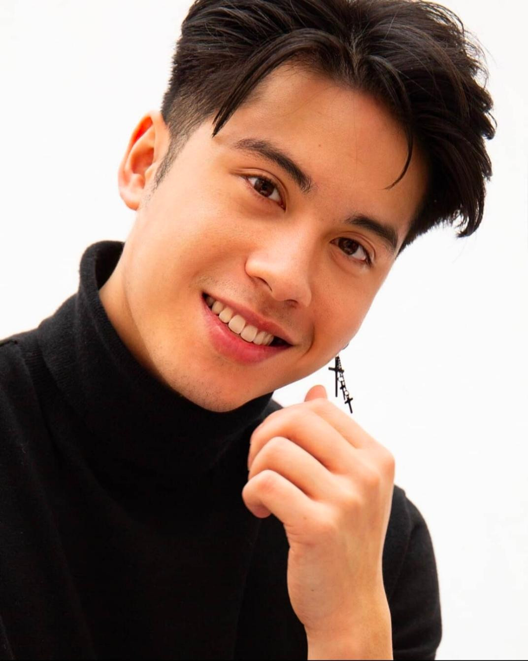 Nụ cười tỏa nắng khiến phái nữ liên tục xin “in tư”. Ảnh: FB nhân vật.