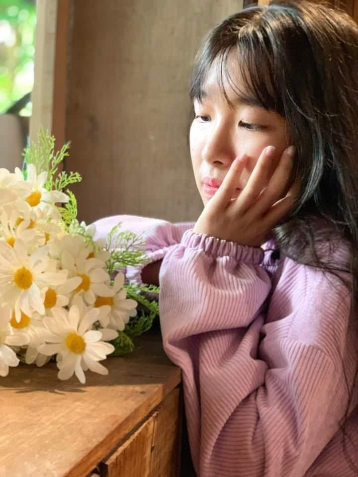 Thục Anh nghĩ rằng khó khăn khi học trực tuyến là không có đủ tài liệu. Ảnh: NVCC