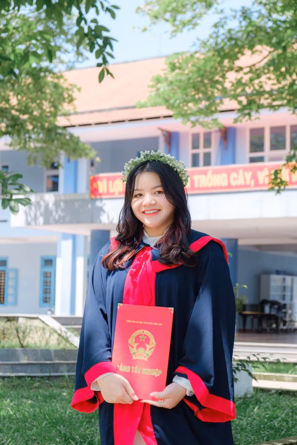 Bích Trâm gây sốc khi tiết lộ đã viết 11 trang giấy trong bài thi tốt nghiệp. Ảnh: Zing News