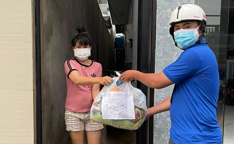 Vừa trở thành tân sinh viên, Tài đã nhanh chóng đăng ký tham gia chiến dịch tình nguyện. Vừa trở thành tân sinh viên, Tài đã nhanh chóng đăng ký tham gia chiến dịch tình nguyện.