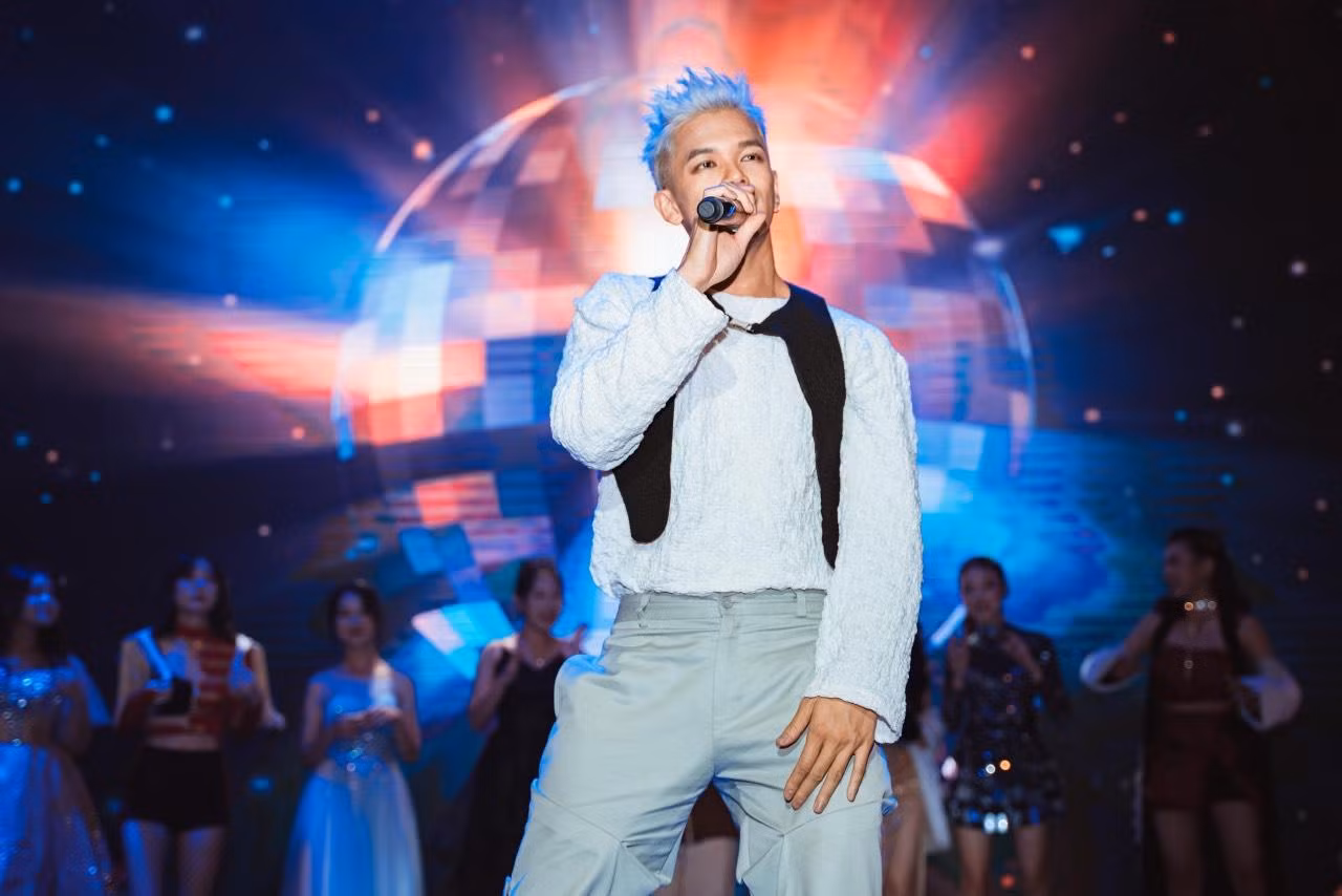 Trọng Hiếu xuất hiện tại Sing Out Loud với vai trò giám Khảo.