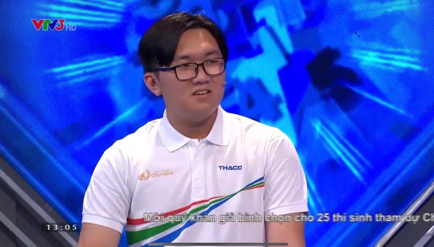 Trần Nguyễn Khánh Bình (trường THPT chuyên Huỳnh Mẫn Đạt, Kiên Giang) luôn giữ vị trí thứ hai trong đoàn đua. Trần Nguyễn Khánh Bình (trường THPT chuyên Huỳnh Mẫn Đạt, Kiên Giang) luôn giữ vị trí thứ hai trong đoàn đua.