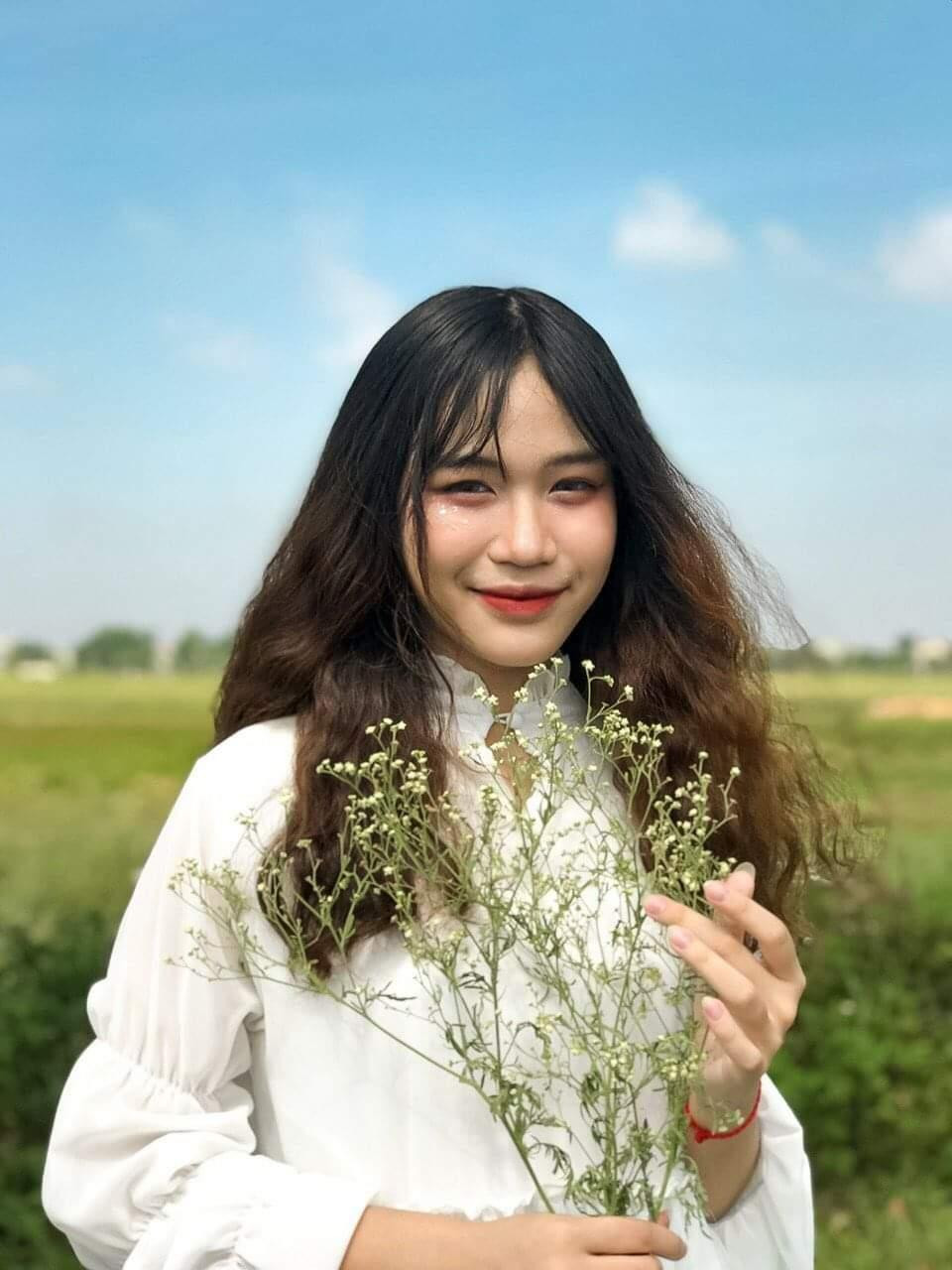 Hương Giang chia sẻ chi tiết về cách học từng môn để đạt kết quả tốt nhất. Ảnh: NVCC