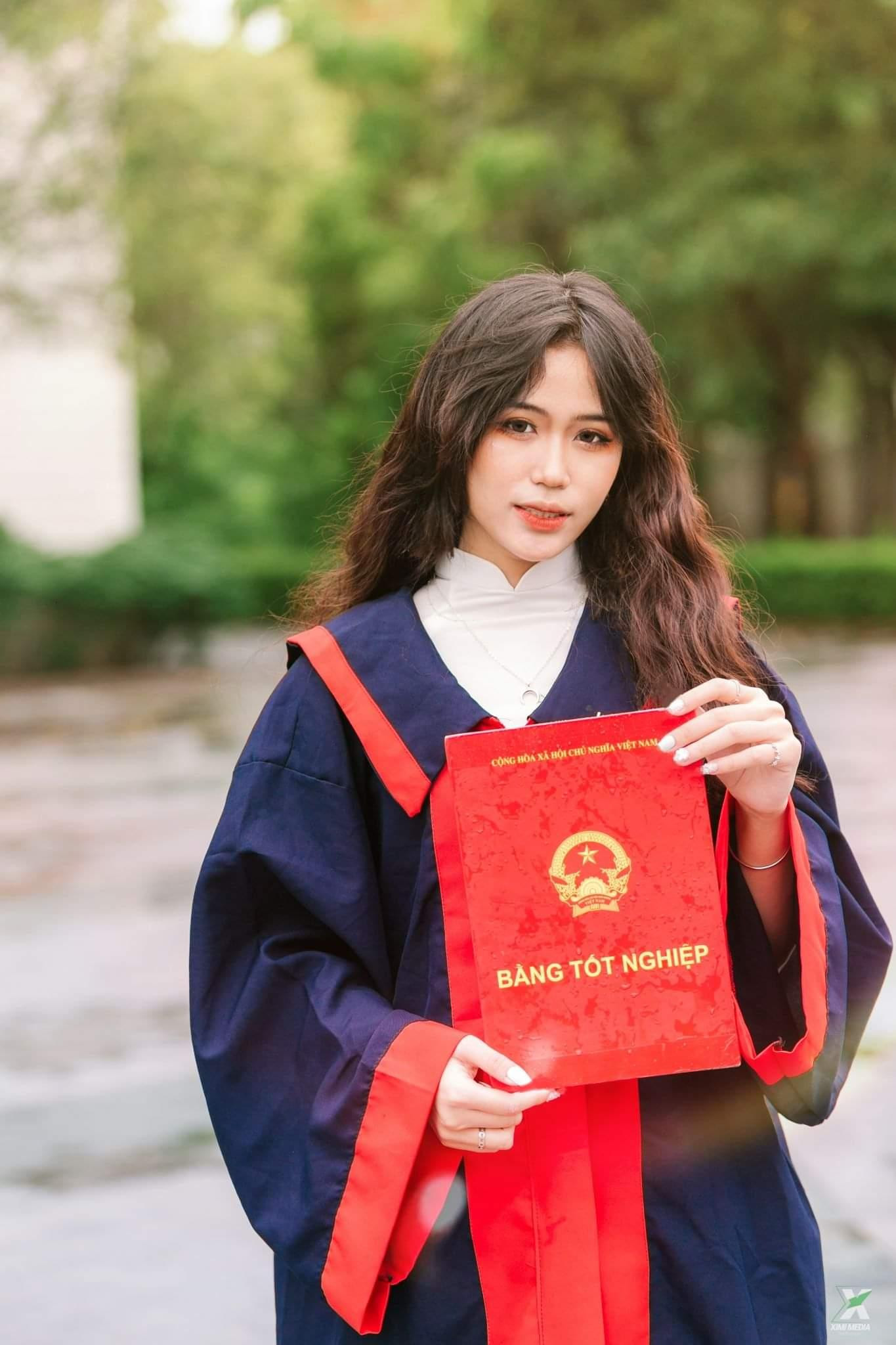 Không chỉ học bá đúng chuẩn con nhà người ta, tân thủ khoa khối C - Hương Giang còn sở hữu visual "xịn xò". Ảnh: NVCC