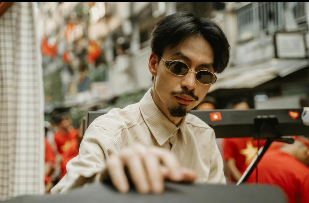 Đen Vâu “ngầu đét” trong MV mới. Nguồn: Internet Đen Vâu “ngầu đét” trong MV mới. Nguồn: Internet