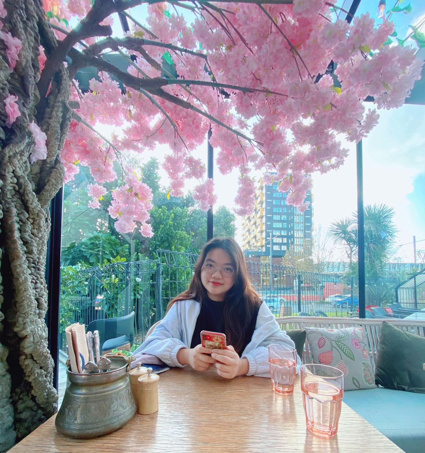 Thiên Thảo cho phép bản thân tận hưởng từng giây phút được sống trên đời. Ảnh: NVCC. Thiên Thảo cho phép bản thân tận hưởng từng giây phút được sống trên đời. Ảnh: NVCC.