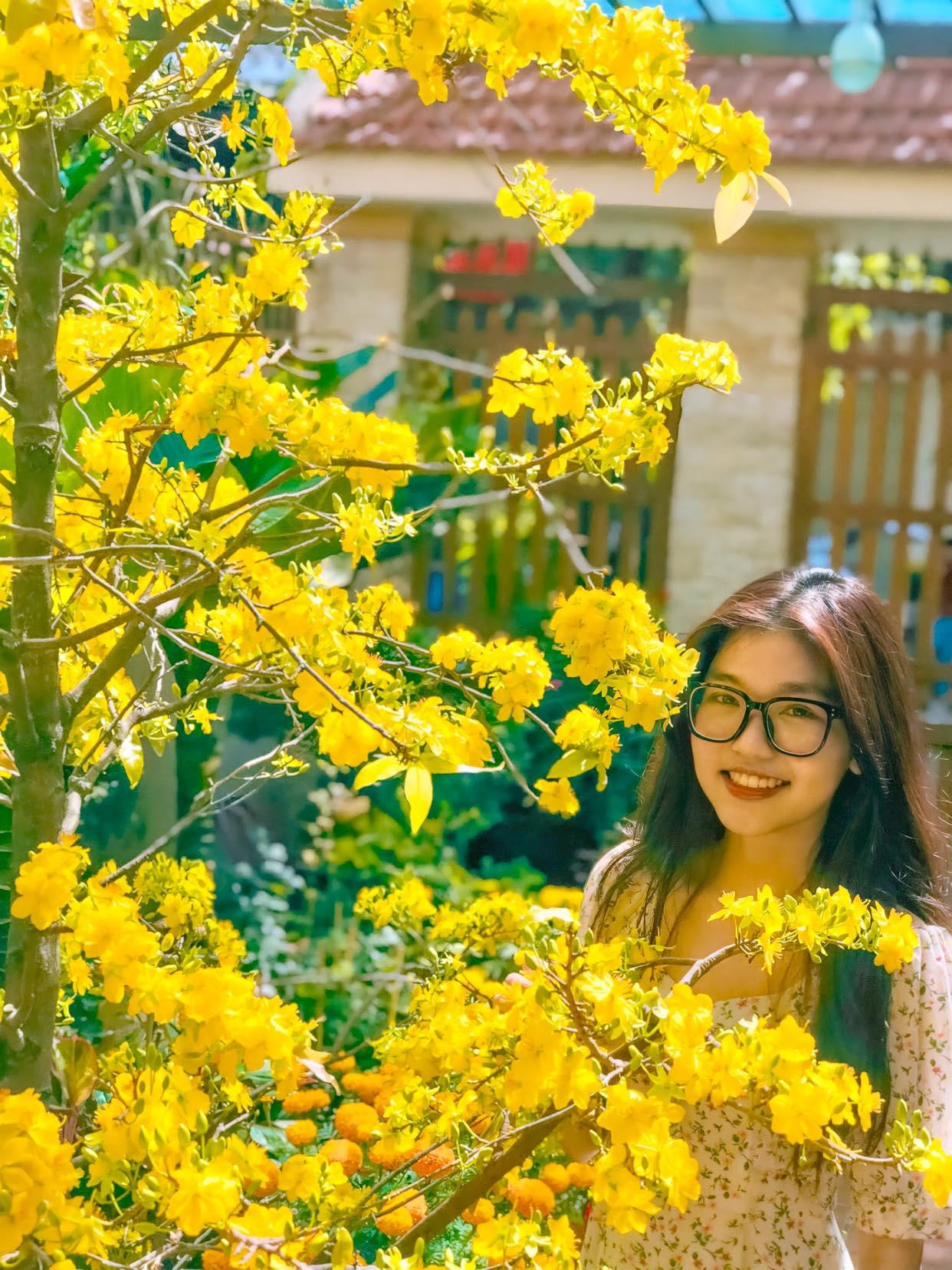 Quỳnh Như rất thích không khí mùa Thu ở Đà Lạt. Ảnh: NVCC