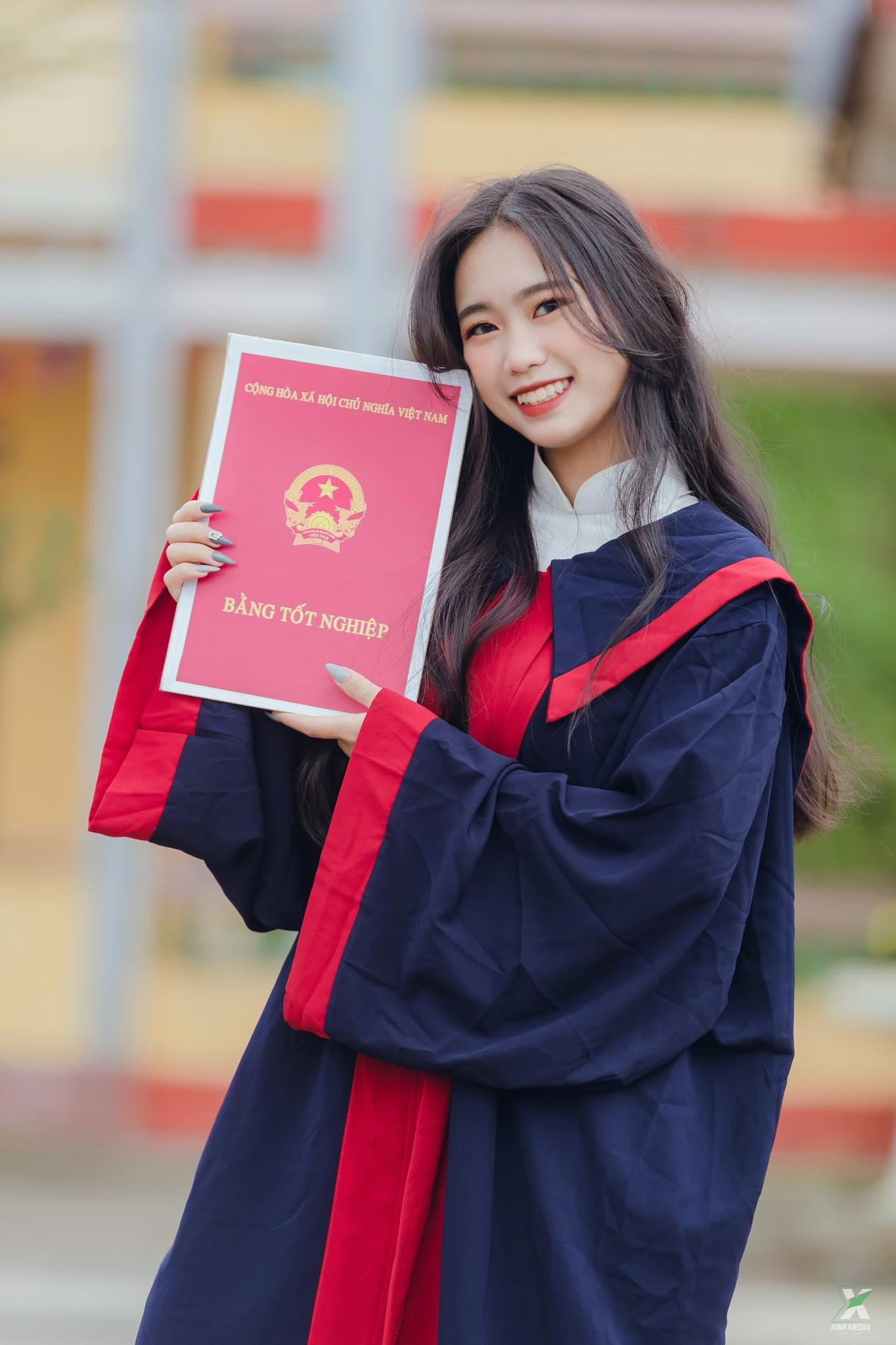 Hồng Quyên tin rằng với môn Lịch sử chỉ cần cố gắng tập trung ôn luyện chăm chỉ thì sẽ đạt được kết quả cao. Ảnh: NVCC