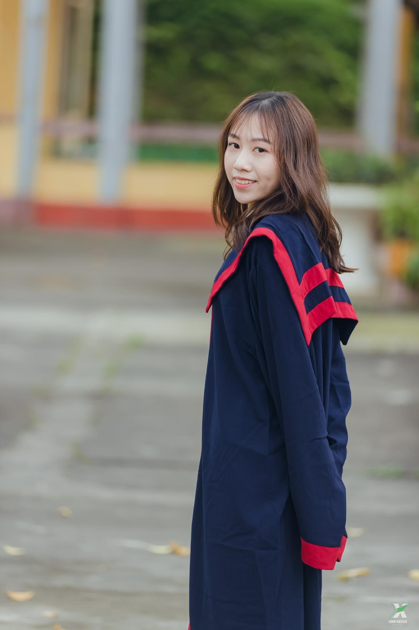 Hồng Phương cho rằng các bạn học sinh không nên học vẹt mà cần phải hiểu và nắm thật chắc nội dung của từng bài. Ảnh: NVCC