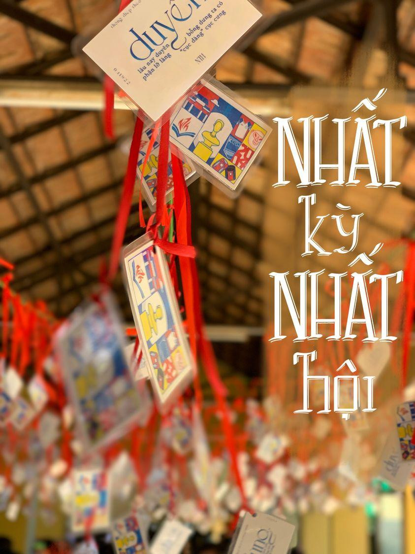 Hoạt động hái “bùa” mang tên “thông điệp theo ta trưởng thành”. Nguồn ảnh: NTH’s Photography and Design Club. Hoạt động hái “bùa” mang tên “thông điệp theo ta trưởng thành”. Nguồn ảnh: NTH’s Photography and Design Club.