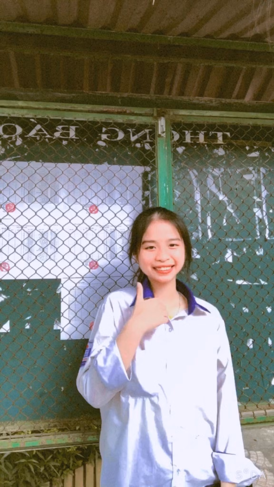 Ngọc Bích được các thầy cô chủ động hỗ trợ trong việc lựa chọn tổ hợp môn. Ảnh: NVCC