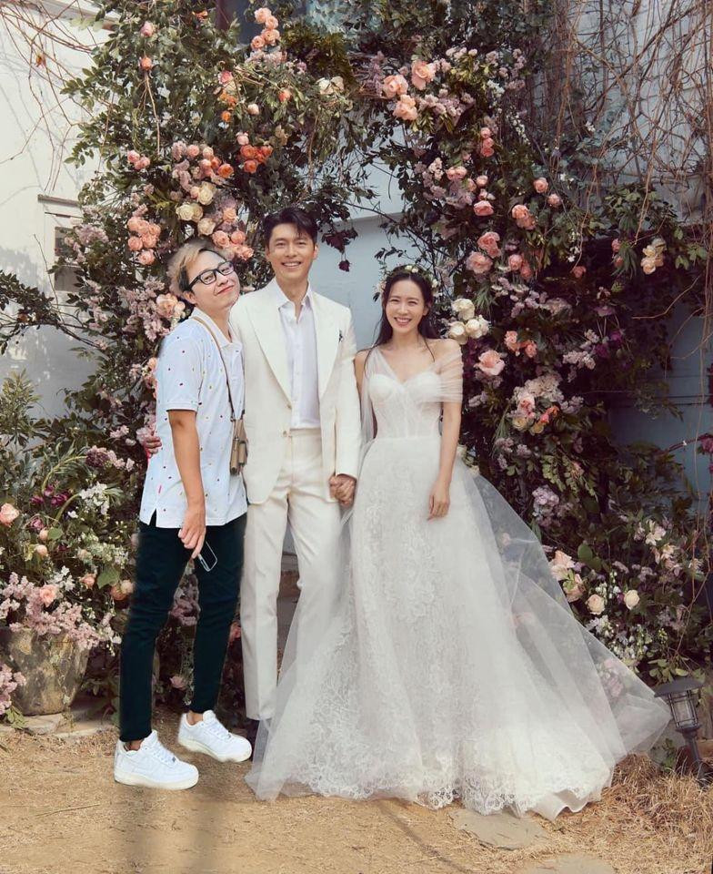 Facebook Lê Minh Kiên đã đăng tải bức ảnh dự đám cưới online kèm caption "Kịp đến chúc vui anh chị". Nguồn: FB Lê Minh Kiên Facebook Lê Minh Kiên đã đăng tải bức ảnh dự đám cưới online kèm caption "Kịp đến chúc vui anh chị". Nguồn: FB Lê Minh Kiên