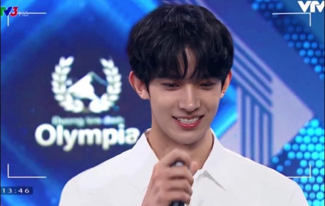 Nam sinh Đường Lên Đỉnh Olympia với nhan sắc làm “chao đảo” cộng đồng mạng. Nam sinh Đường Lên Đỉnh Olympia với nhan sắc làm “chao đảo” cộng đồng mạng.