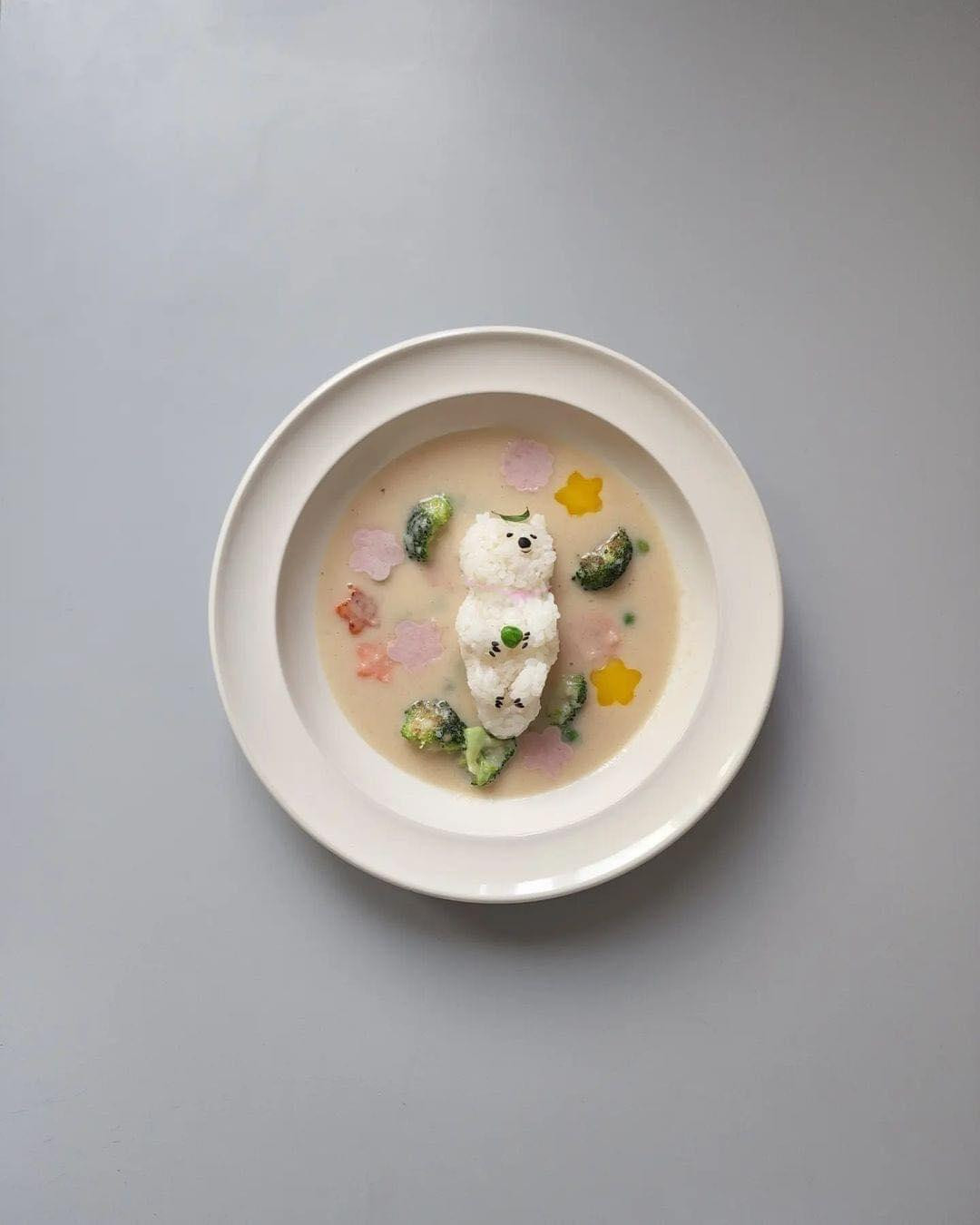 Những món ăn được trang trí bắt mắt, khiến người xem không khỏi thích thú. Những món ăn được trang trí bắt mắt, khiến người xem không khỏi thích thú.