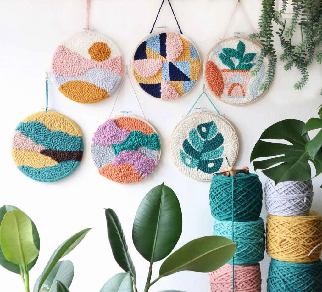 Bộ môn thêu len nổi đang có cho mình một vị trí nhất định khi trên các nền tảng mạng xã hội đều có hội nhóm hoặc kênh dạy về thêu len nổi. Ảnh: Internet Bộ môn thêu len nổi đang có cho mình một vị trí nhất định khi trên các nền tảng mạng xã hội đều có hội nhóm hoặc kênh dạy về thêu len nổi. Ảnh: Internet