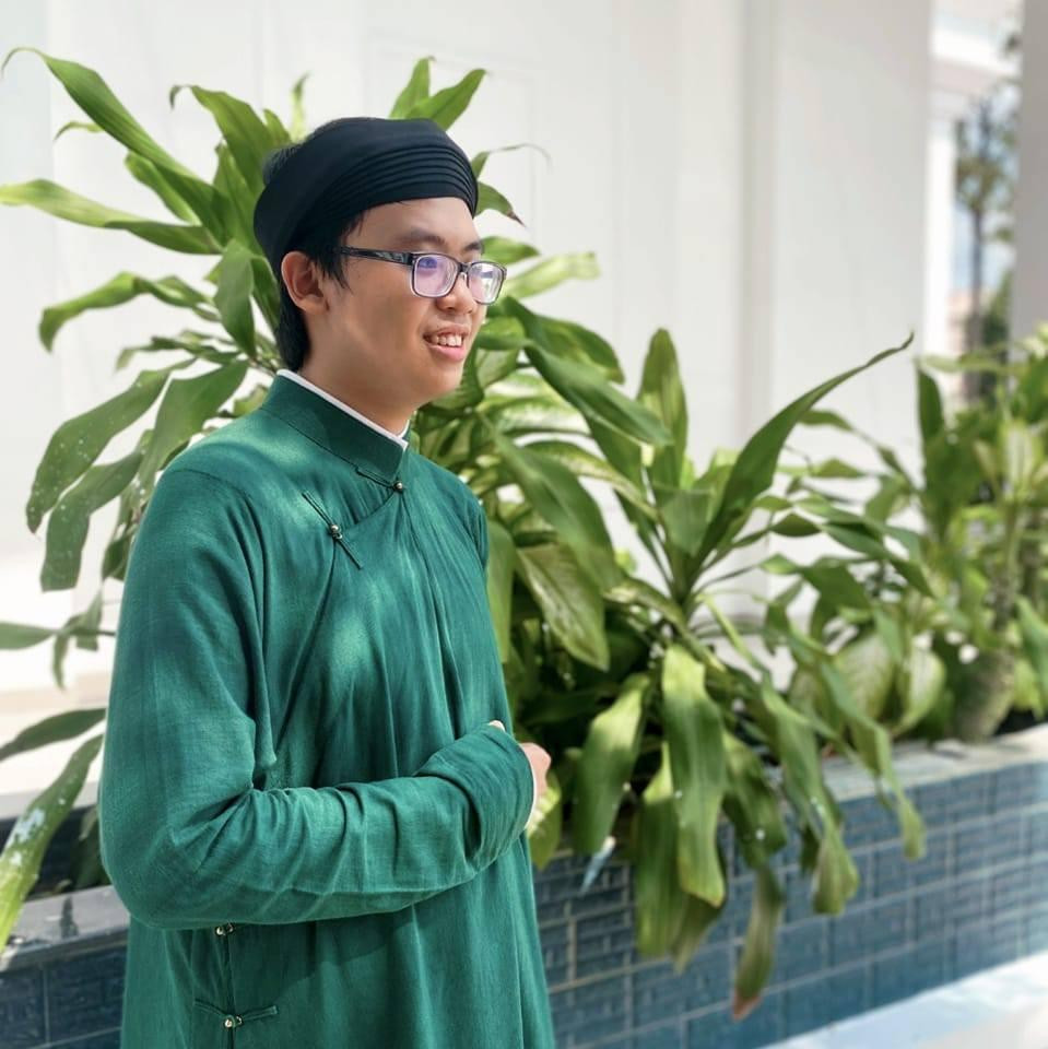 Quốc Thái tranh thủ hè này học thêm về lập trình code cũng như đồ họa website. Ảnh: NVCC