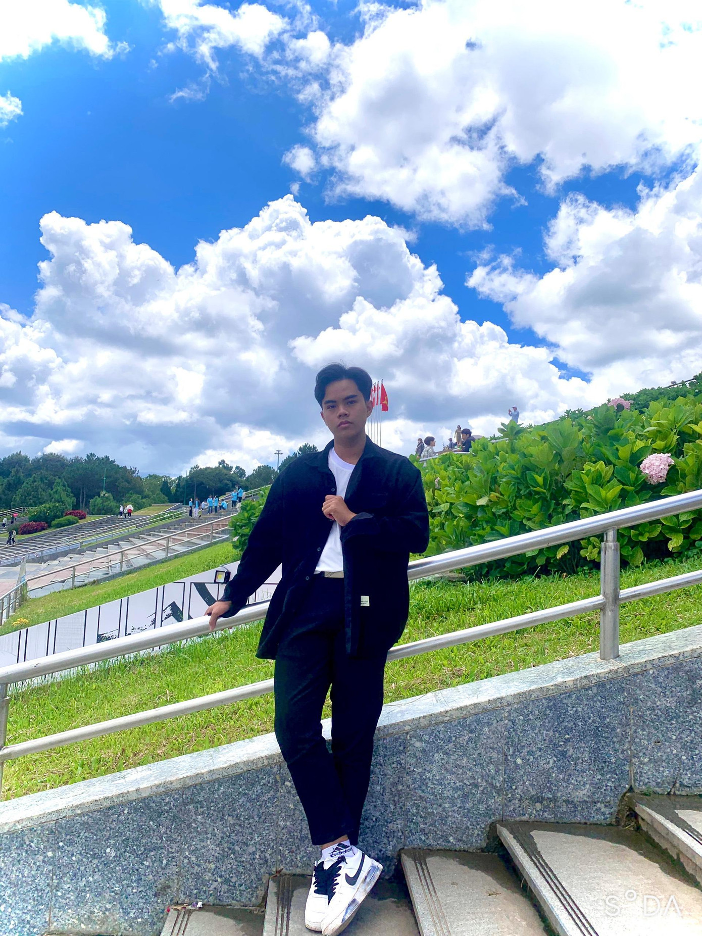 Hoàng &quot;đặt cược&quot; vào kết quả kỳ thi tốt nghiệp tối nay. Ảnh: NVCC