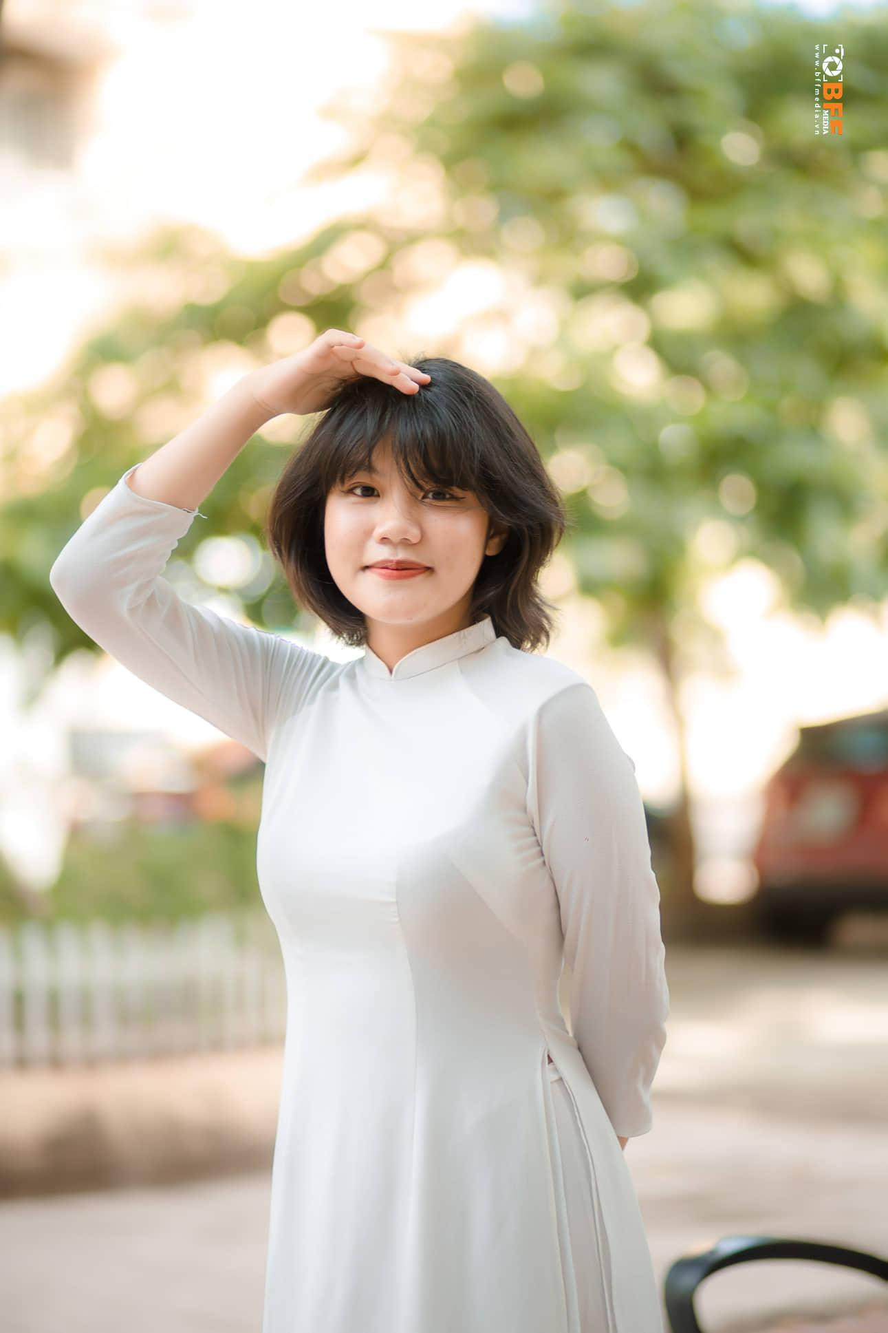 Vân Khanh nghĩ rằng nhiều teen đã “bỏ túi” chứng chỉ quốc tế với số điểm “đỉnh của chóp” ngay từ khi học cấp 3. Ảnh: NVCC