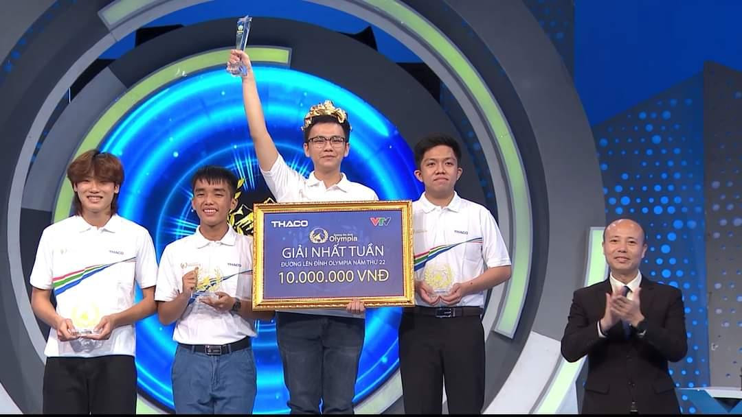 Quán quân tuần gọi tên Đặng Quốc Khánh với 340 điểm. Nguồn: Fanpage Đường Lên Đỉnh Olympia.