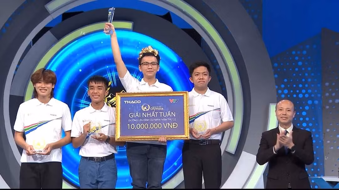 Quán quân tuần gọi tên Đặng Quốc Khánh với 340 điểm. Nguồn: Fanpage Đường Lên Đỉnh Olympia.