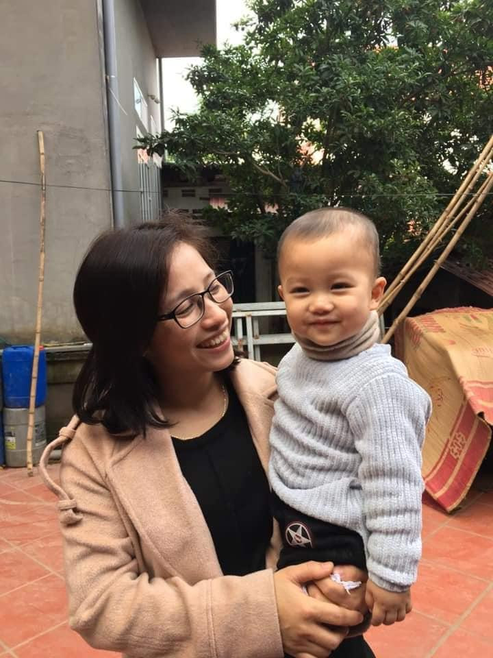 Chị Nguyễn Hường chọn học thêu len nổi để xả stress. Ảnh: NVCC Chị Nguyễn Hường chọn học thêu len nổi để xả stress. Ảnh: NVCC