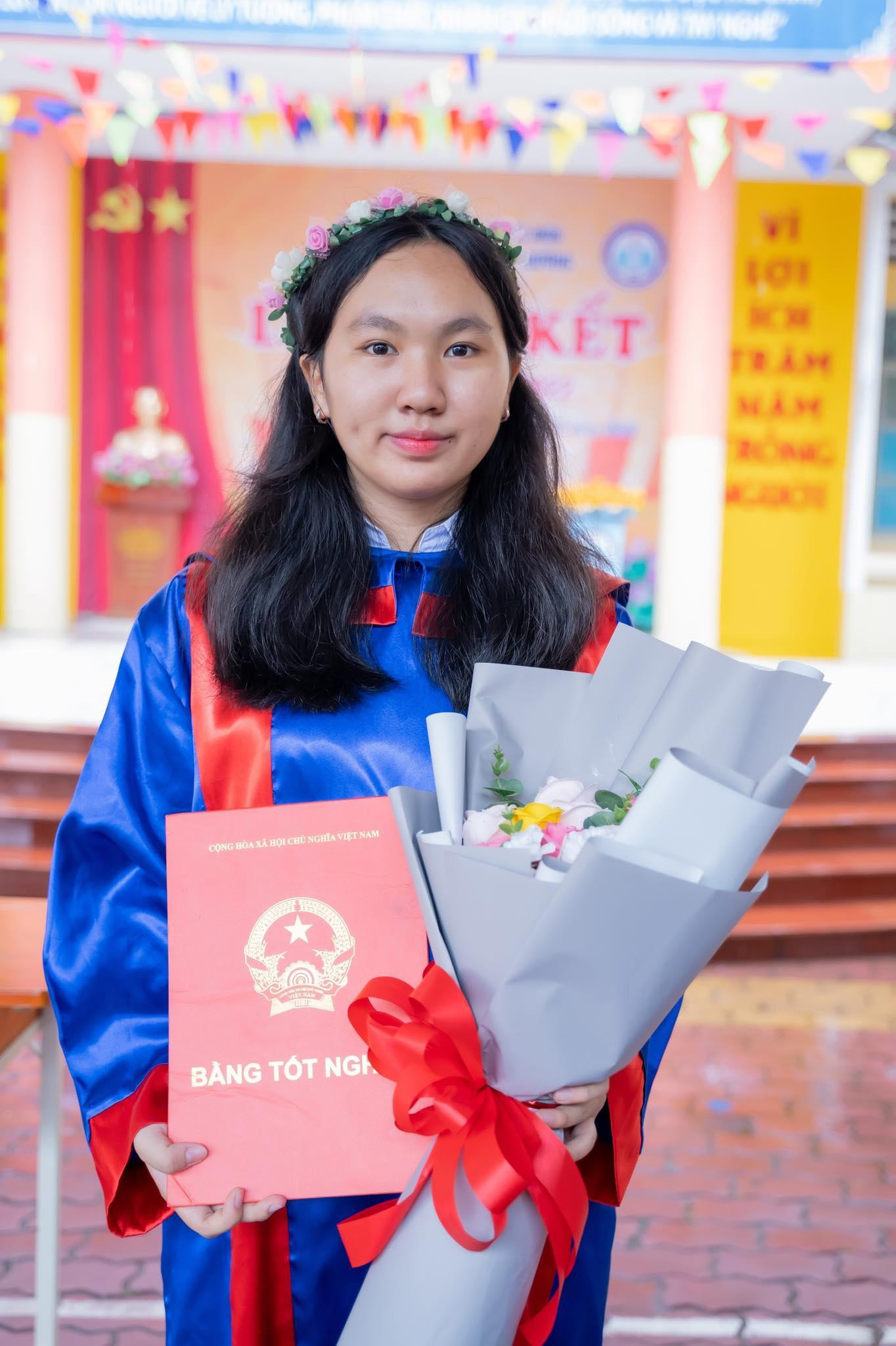 Bảo Hân cho rằng đề thi năm nay tương đối nhẹ nhàng nên điểm chuẩn sẽ nhỉnh hơn so với năm ngoái. Ảnh: NVCC Bảo Hân cho rằng đề thi năm nay tương đối nhẹ nhàng nên điểm chuẩn sẽ nhỉnh hơn so với năm ngoái. Ảnh: NVCC