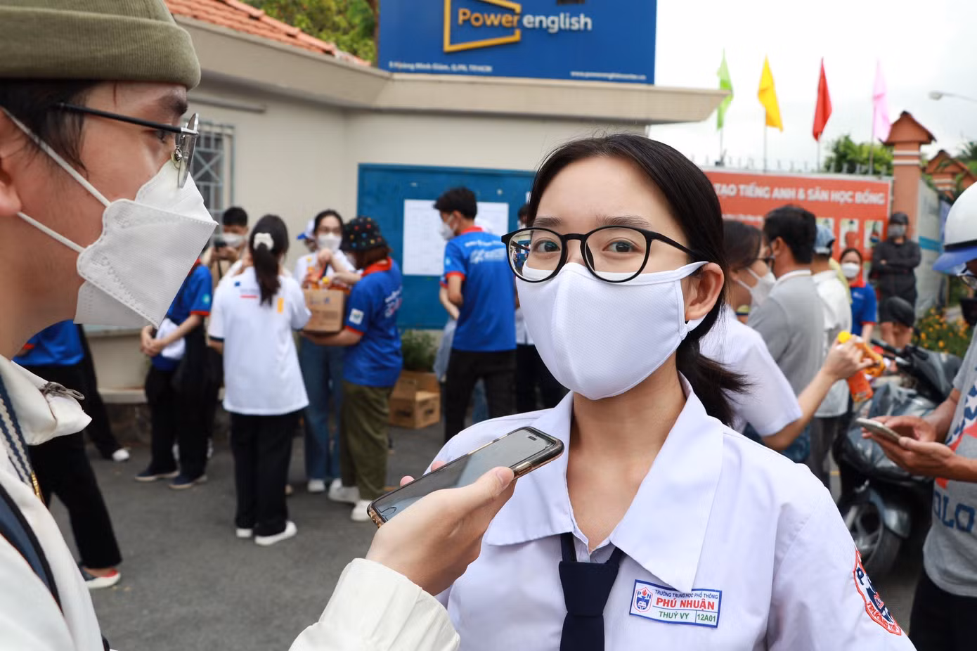 Thủy Vy khá hài lòng với bài thi môn Ngữ văn. Ảnh: Lê Duy