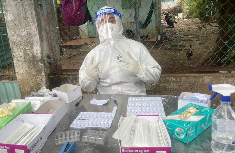 Văn Tài rất vui khi được tham gia góp sức cùng thành phố chiến đấu chống dịch. Văn Tài rất vui khi được tham gia góp sức cùng thành phố chiến đấu chống dịch.