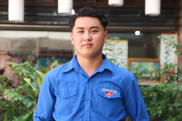 Văn Tài là một trong 14 gương mặt được vinh danh "Công dân trẻ tiêu biểu TP.HCM" năm nay. Văn Tài là một trong 14 gương mặt được vinh danh "Công dân trẻ tiêu biểu TP.HCM" năm nay.