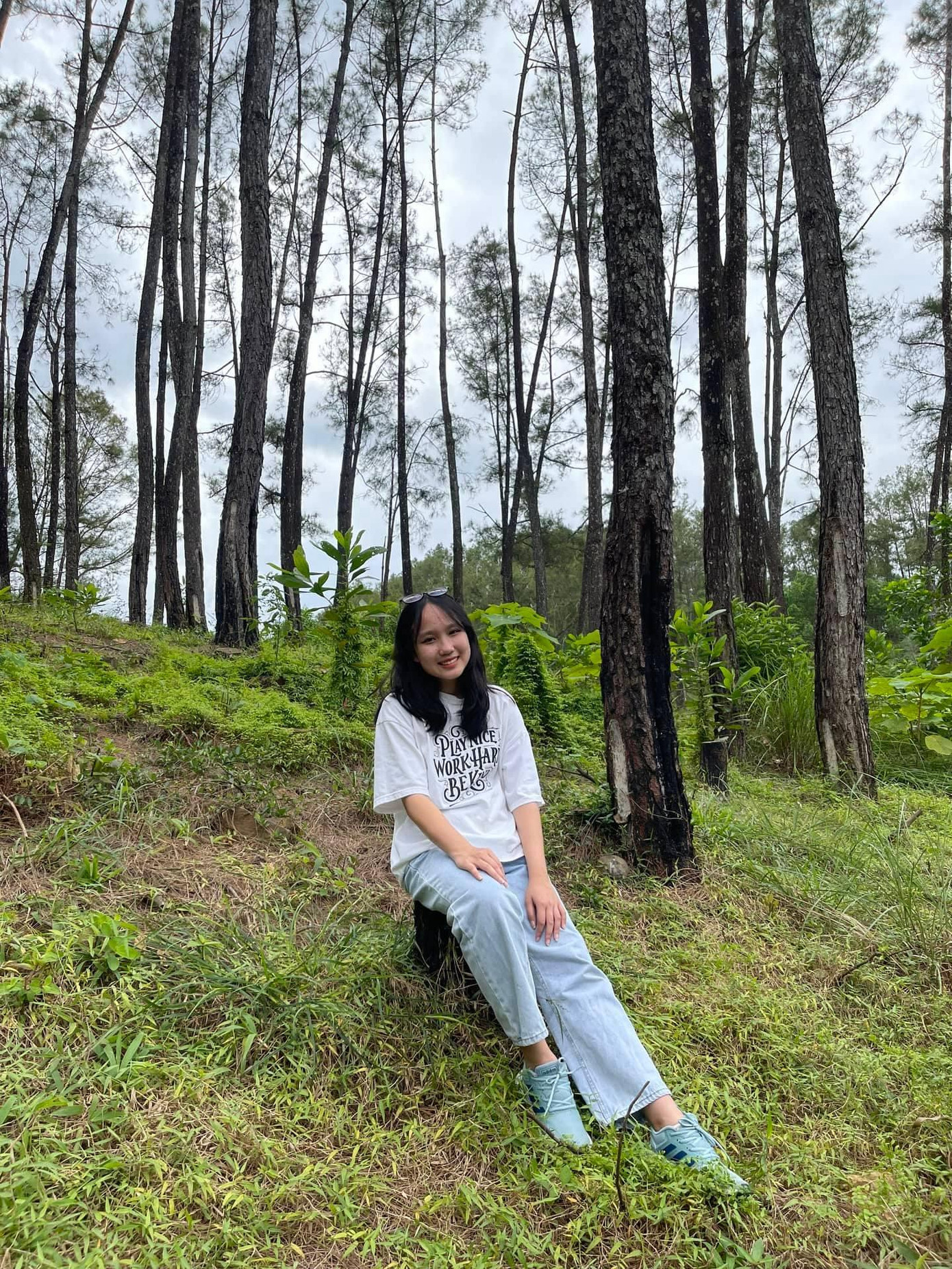 Mai Dung đã có cơ hội được đến các khu bảo tàng lịch sử Việt Nam để "chạm tay” vào lịch sử một cách trực tiếp hơn so với những trang sách. Ảnh: NVCC