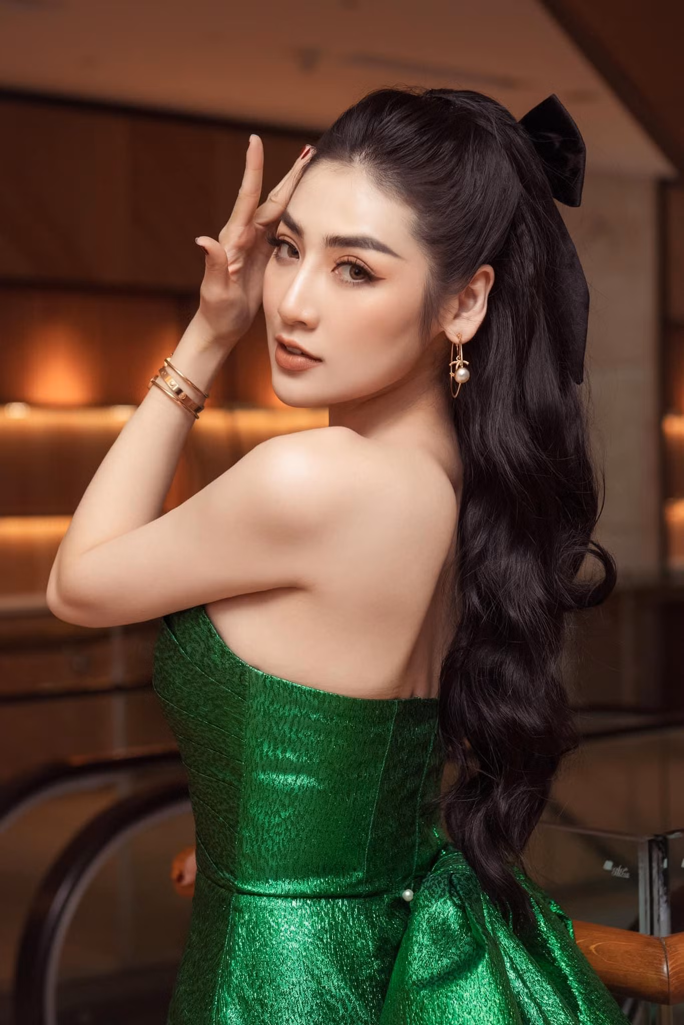 Mặc dù đã kết hôn và có một cậu con trai nhưng dường như nhan sắc của người đẹp đã bị thời gian bỏ quên. Mặc dù đã kết hôn và có một cậu con trai nhưng dường như nhan sắc của người đẹp đã bị thời gian bỏ quên.