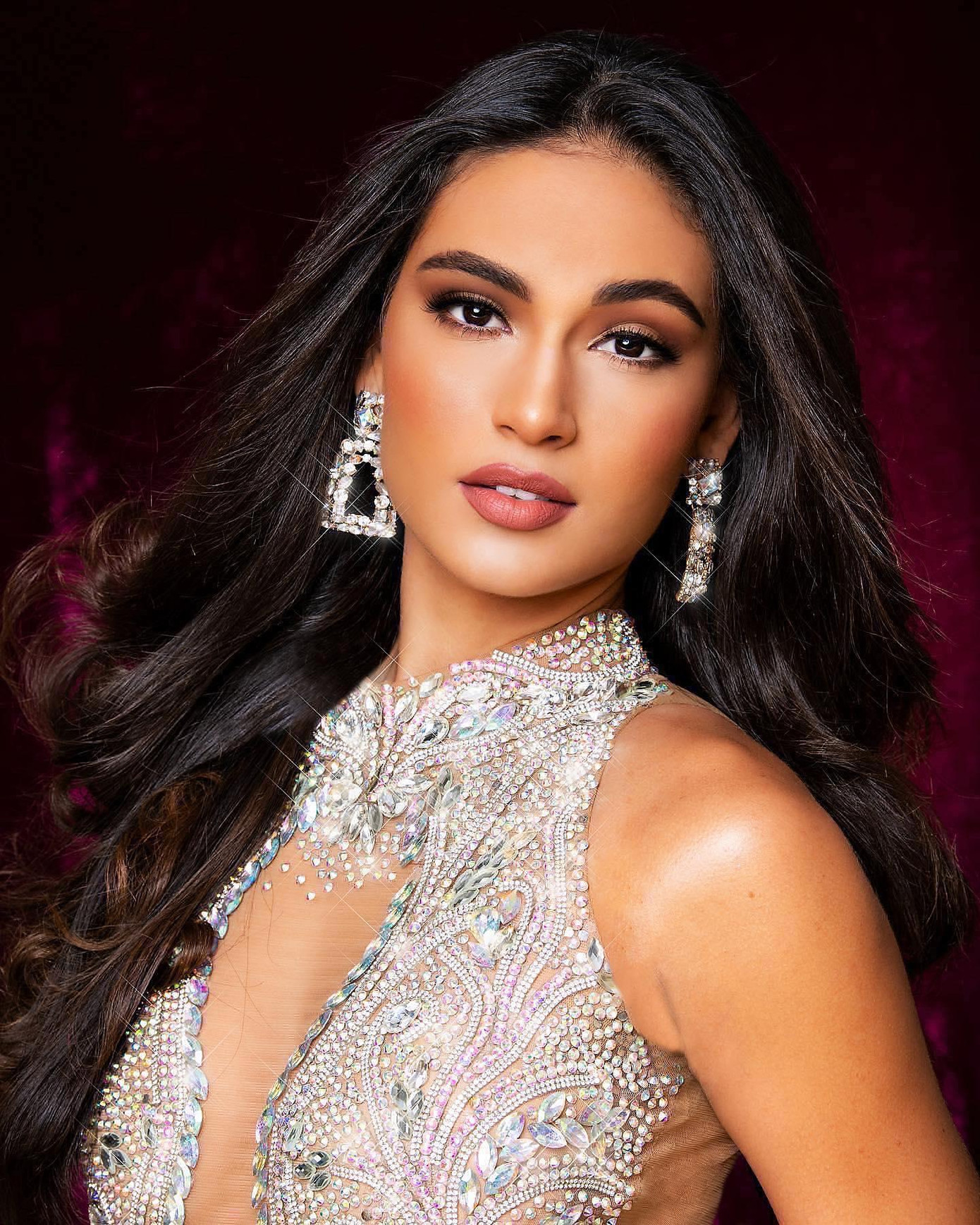 Gabriëla Dos Santos năm nay mới chỉ tròn 20 tuổi nhưng được các diễn đàn sắc đẹp đánh giá là một đối thủ đáng gờm tại Miss Universe 2022. Gabriëla Dos Santos năm nay mới chỉ tròn 20 tuổi nhưng được các diễn đàn sắc đẹp đánh giá là một đối thủ đáng gờm tại Miss Universe 2022.