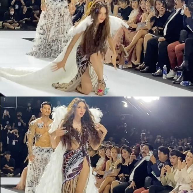 Mặc dù gặp sự cố bị vấp ngã nhưng Thùy Tiên vẫn có cách xử lý chuyên nghiệp.