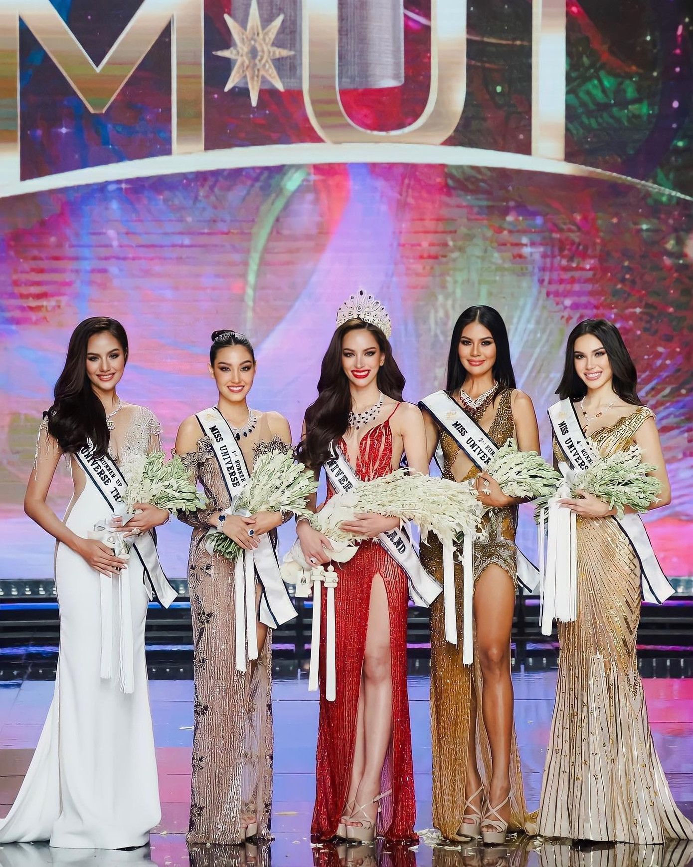 Mới đây đêm chung kết Miss Universe Thailand 2022 đã tìm ra chủ nhân xứng đáng đó là người đẹp Anna Sueangam-iam. Cô sẽ đại diện Thái Lan tham dự Miss Universe 2022. Nhan sắc hiện đại, sắc sảo của tân Hoa hậu nhận được nhiều lời khen ngợi từ công chúng.