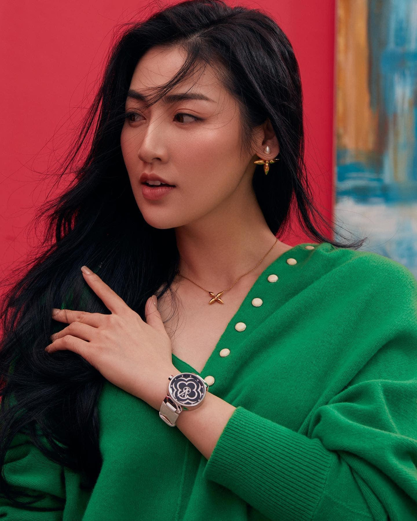 Á hậu Tú Anh đẹp yêu kiều như tiểu thư với set đồ sang trọng, lịch lãm.