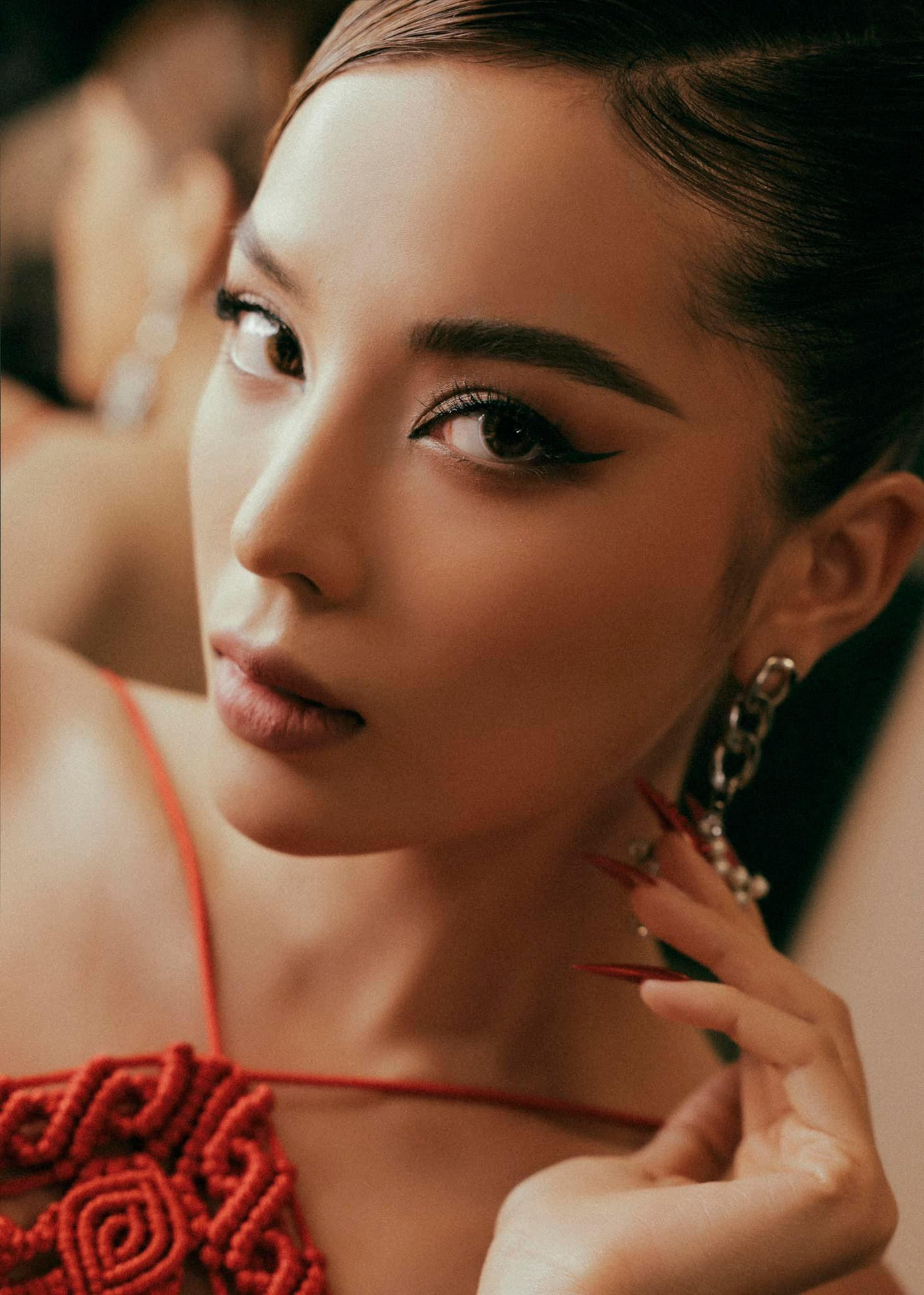 Hoa hậu Việt Nam 2014 hút hồn với thần thái kiêu sa.