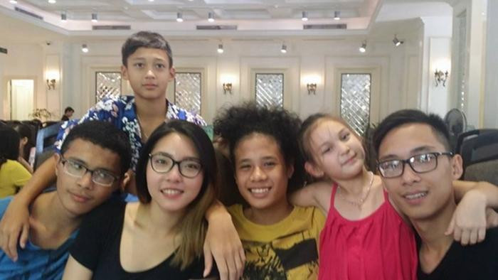 Các con của 3 diễn viên Lê Vân, Lê Khanh, Lê Vi. Các con của 3 diễn viên Lê Vân, Lê Khanh, Lê Vi.