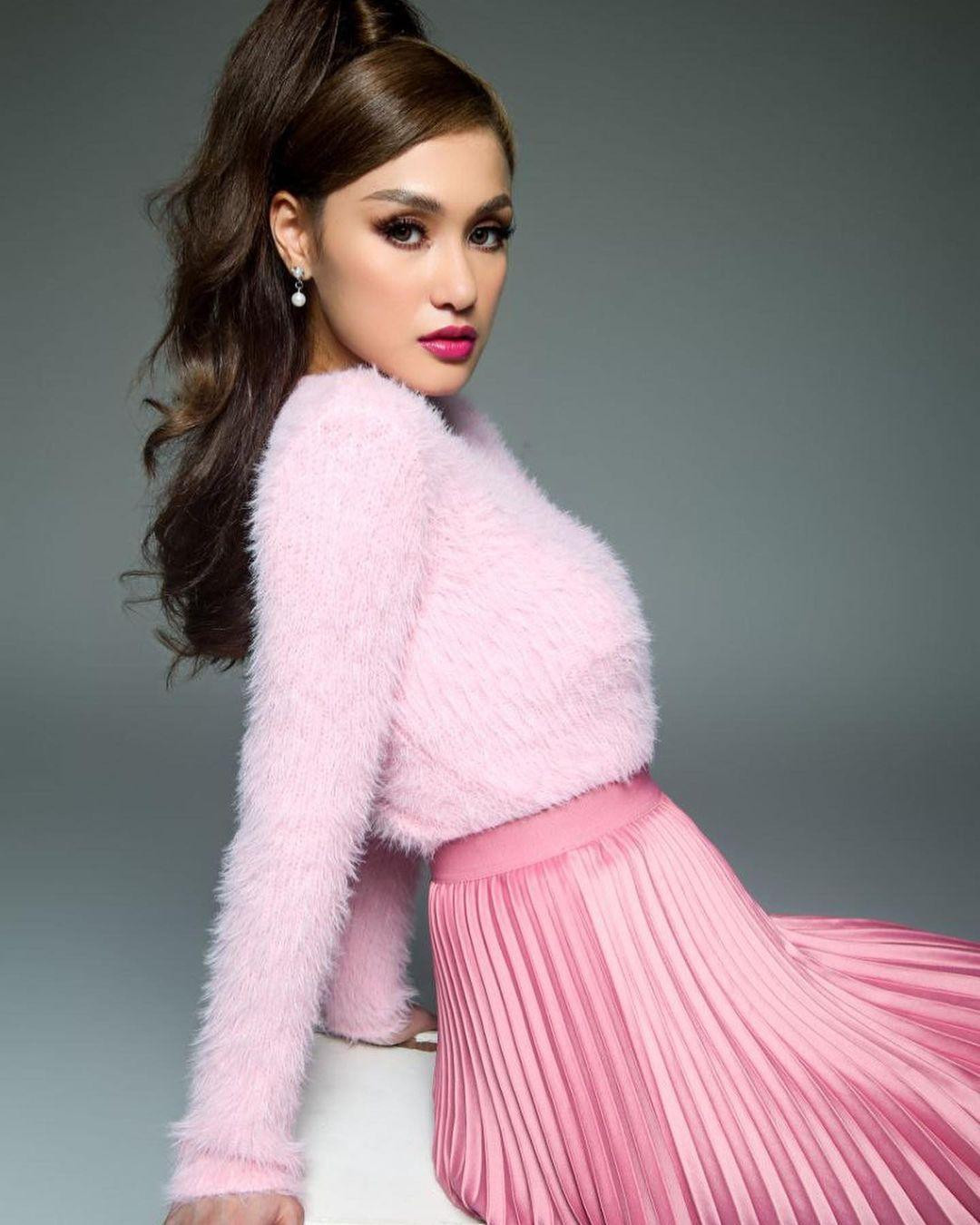 Nicole Borromeo hiện đang là một sinh viên chuyên ngành thiết kế, đồng thời cũng là một người mẫu nổi tiếng ở Philippines. Nicole Borromeo hiện đang là một sinh viên chuyên ngành thiết kế, đồng thời cũng là một người mẫu nổi tiếng ở Philippines.