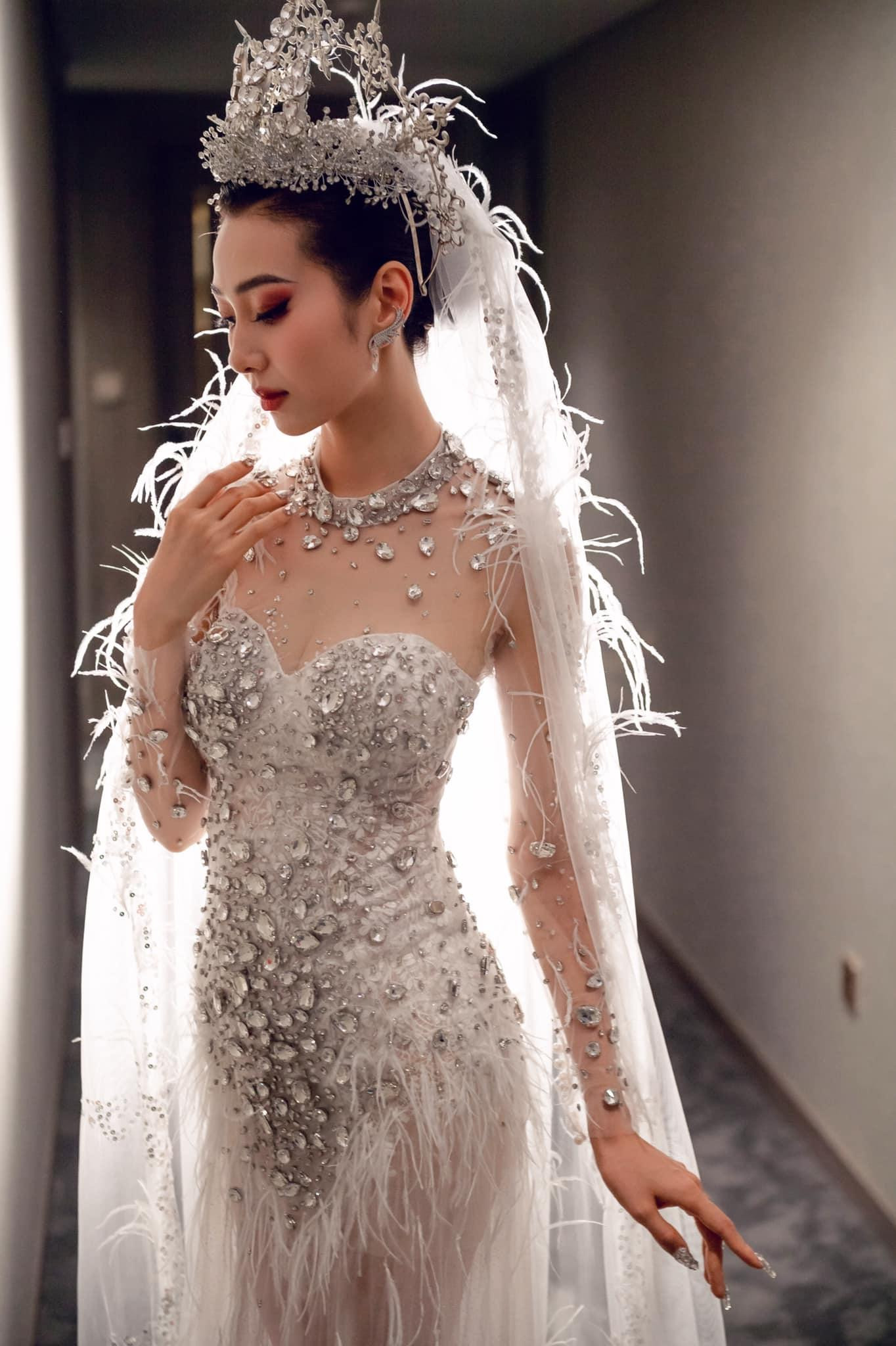 Người đẹp xứ Quảng khoe nhan sắc kiêu sa, lộng lẫy tựa 'nữ thần'.