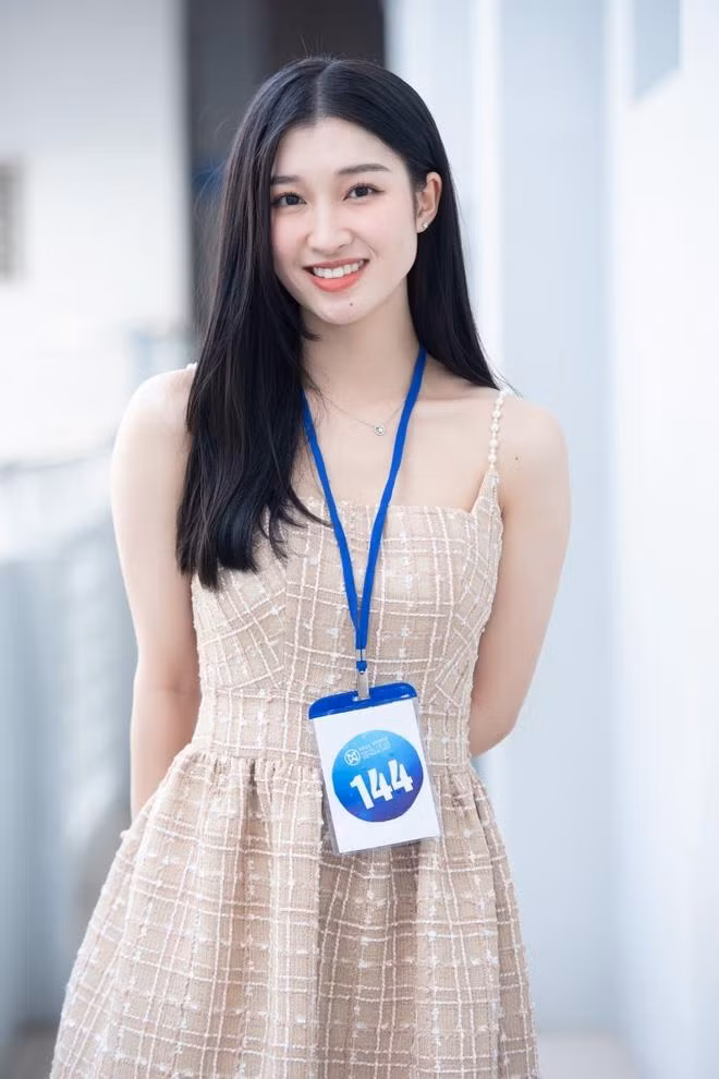Thí sinh Nguyễn Phương Nhi (SBD 116) được biết đến là thí sinh sở hữu vòng eo nhỏ nhất của Miss World Vietnam 2022 với số đo chỉ 57 cm. Người đẹp sở hữu chiều cao 1m70 với số đo 3 vòng là 80 - 57 -88.