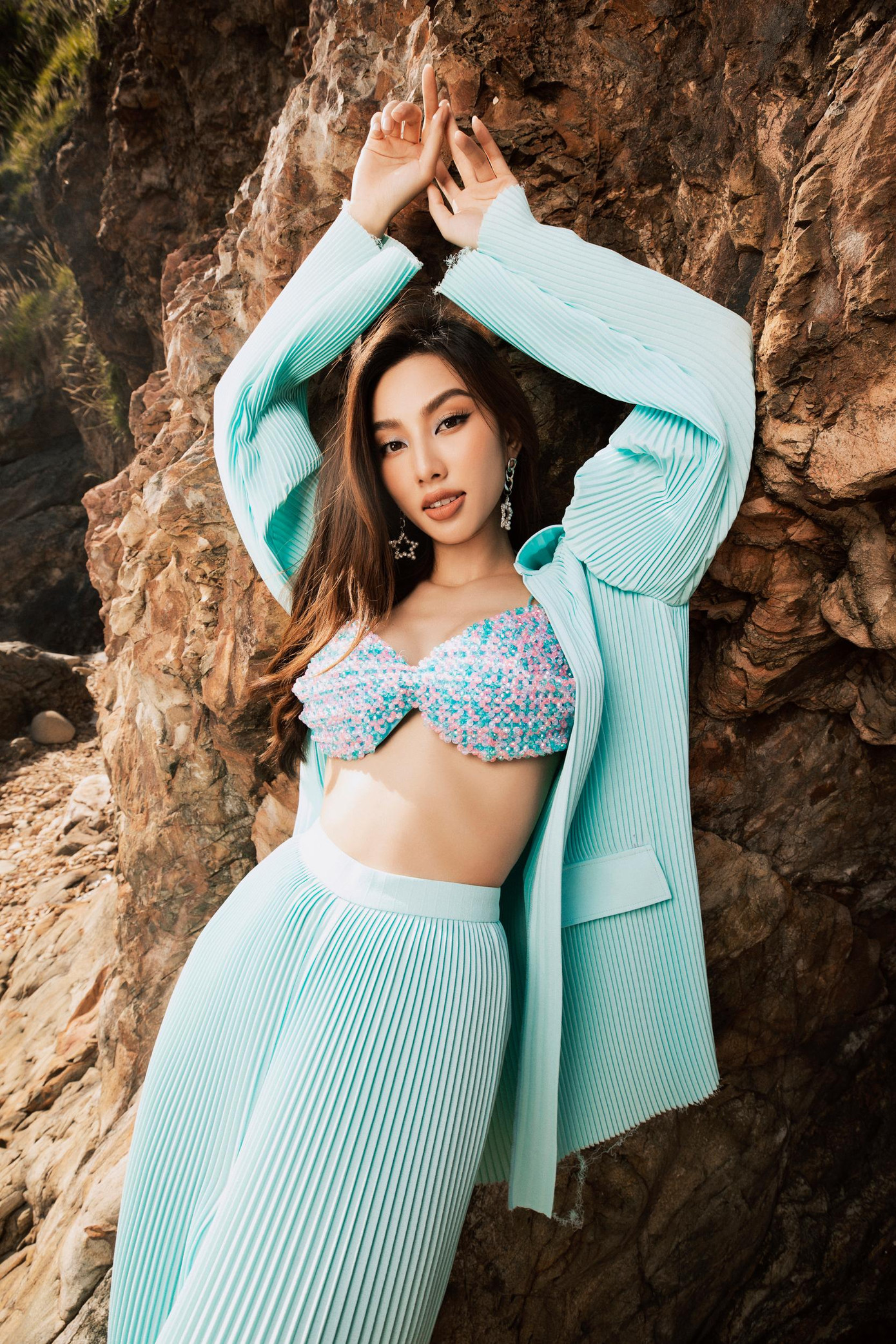 Mới đây nhất, Thùy Tiên đã có chuyến từ thiện mang nước sạch cho bản Zamba ở Angola, gây xúc động mạnh với công chúng khi lần đầu tiên có một hoa hậu Việt chọn châu Phi để đi từ thiện.