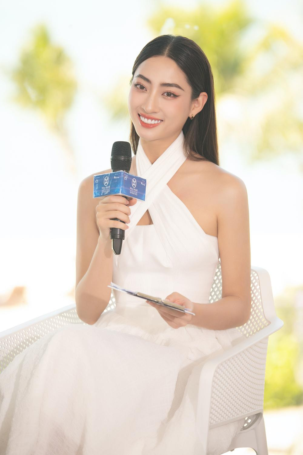 Hoa hậu Lương Thùy Linh tiếp tục đảm nhận vai trò host của Head to Head Challenge - Người đẹp Bản Lĩnh.