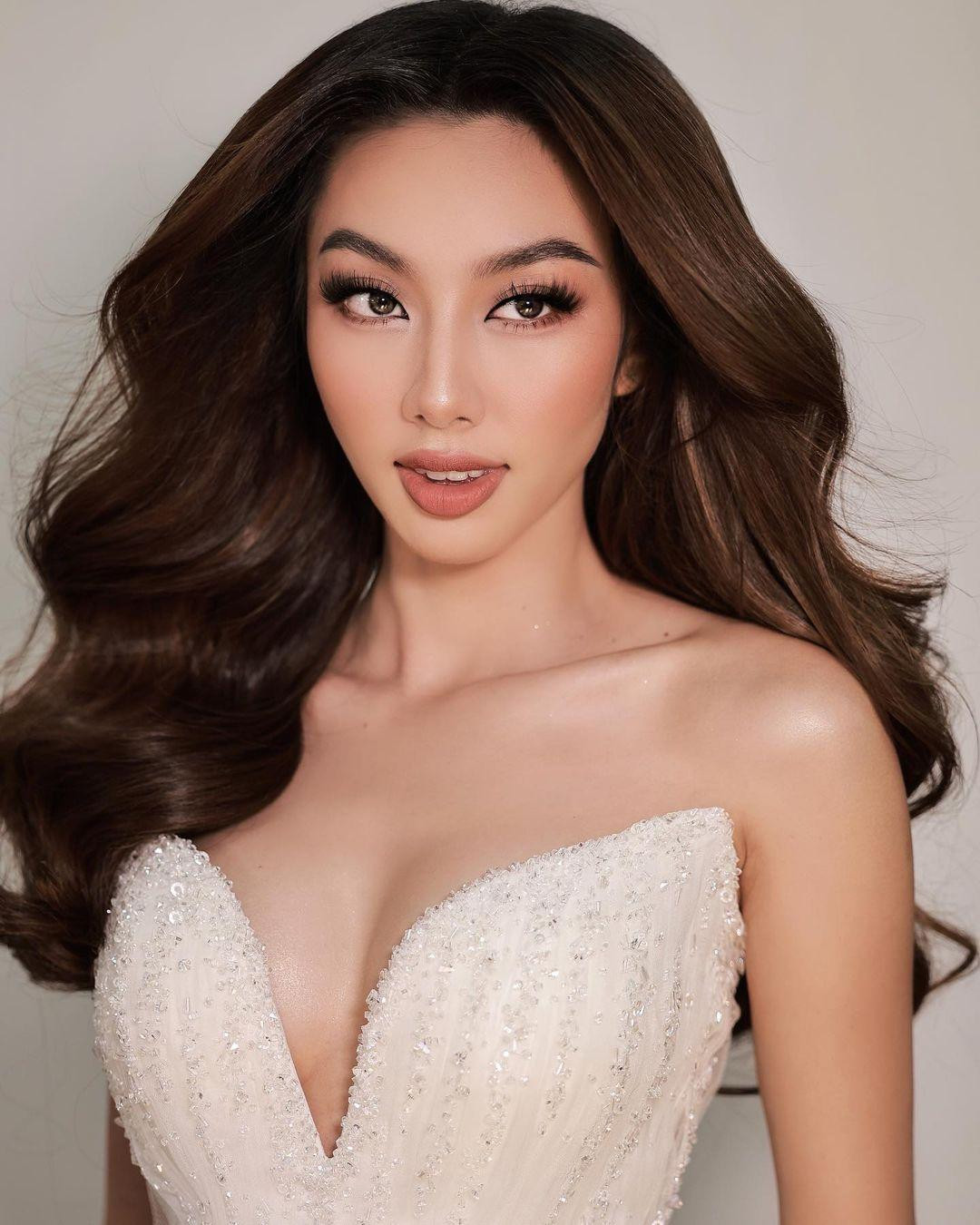 Trở về Việt Nam sau chuyến công tác dài ngày ở châu Âu, Hoa hậu Thuỳ Tiên tiếp tục lịch trình công việc dày đặc của mình mà chưa kịp có thời gian nghỉ ngơi. Mặc dù vậy, nàng hậu vẫn chinh phục công chúng bằng thần sắc rạng rỡ và nhan sắc xinh đẹp. Trở về Việt Nam sau chuyến công tác dài ngày ở châu Âu, Hoa hậu Thuỳ Tiên tiếp tục lịch trình công việc dày đặc của mình mà chưa kịp có thời gian nghỉ ngơi. Mặc dù vậy, nàng hậu vẫn chinh phục công chúng bằng thần sắc rạng rỡ và nhan sắc xinh đẹp.