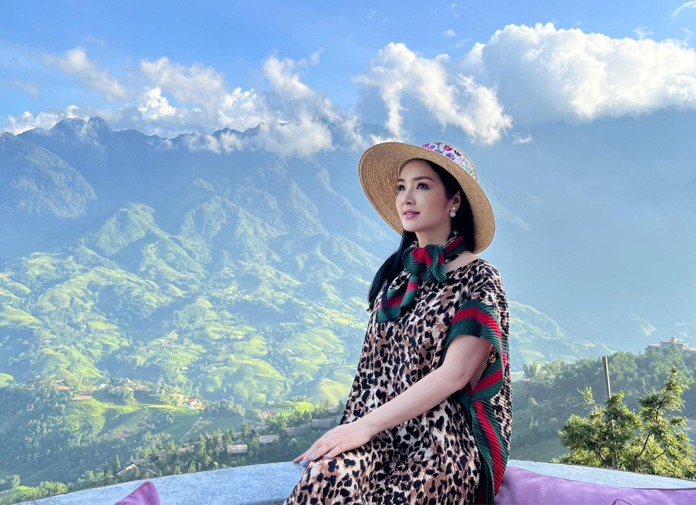 Hoa hậu Giáng My trẻ trung, xinh đẹp với váy hoạ tiết da báo.