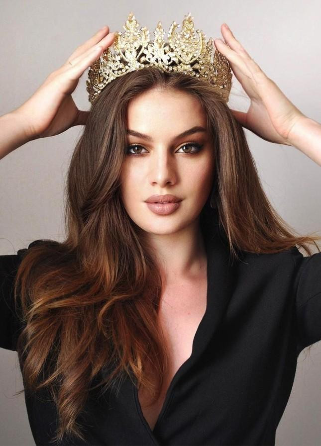 Đứng thứ 2 trong danh sách là người đẹp Pháp - Maya Albert.