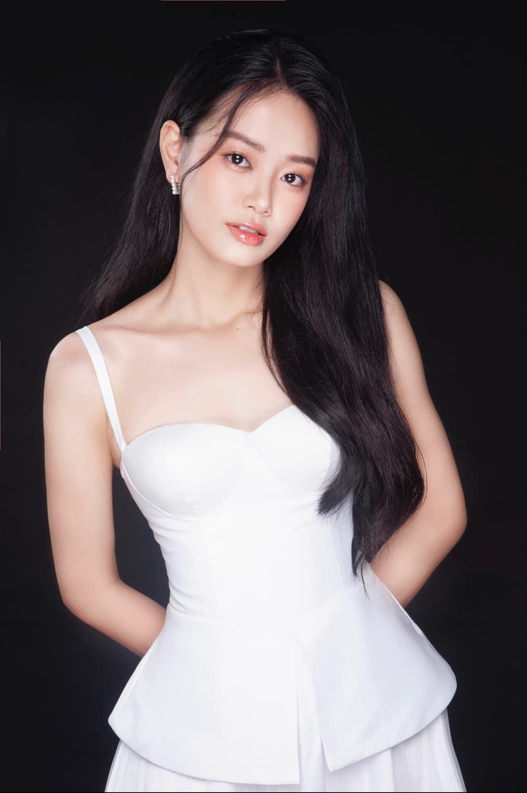 Bùi Khánh Linh (SBD 267) là một trong những thí sinh lọt top 5 đề cử Người đẹp biển. Cô sinh năm 2002, hiện đang là sinh viên lớp K65 Quản trị kinh doanh, Khoa Kế toán và Quản trị kinh doanh, Học viện Nông nghiệp Việt Nam. Người đẹp đến từ Bắc Giang có chiều cao 'khủng' 1m76 và những đường cong quyến rũ.