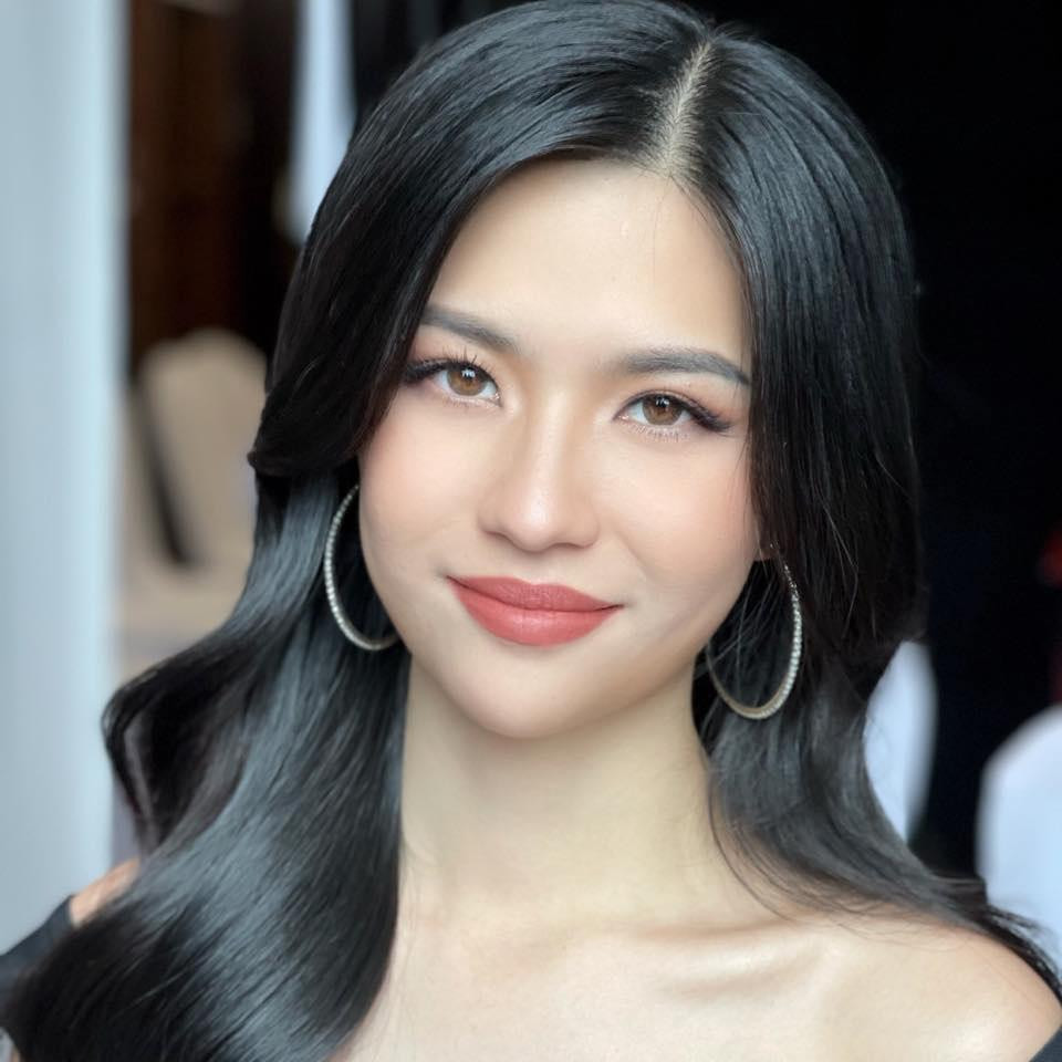 Ngoài đời thường, Hương Trúc có nhan sắc rất ngọt ngào và xinh đẹp, nhận được sự khen ngợi của khán giả.