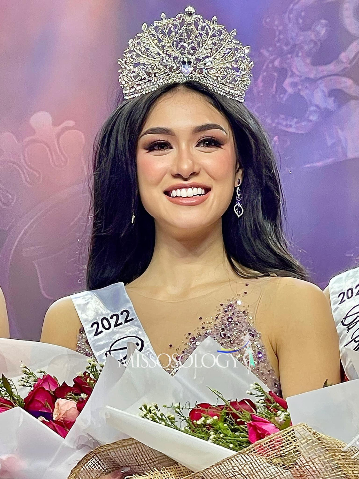 Tối 31/7, đêm chung kết cuộc thi Binibining Pilipinas 2022 đã được tổ chức vô cùng hoành tráng và lộng lẫy. Người đẹp Nicole Borromeo đã được trao ngôi vị cao nhất và trở thành đại diện của Philippines tại cuộc thi Hoa hậu Quốc tế 2023. Tối 31/7, đêm chung kết cuộc thi Binibining Pilipinas 2022 đã được tổ chức vô cùng hoành tráng và lộng lẫy. Người đẹp Nicole Borromeo đã được trao ngôi vị cao nhất và trở thành đại diện của Philippines tại cuộc thi Hoa hậu Quốc tế 2023.