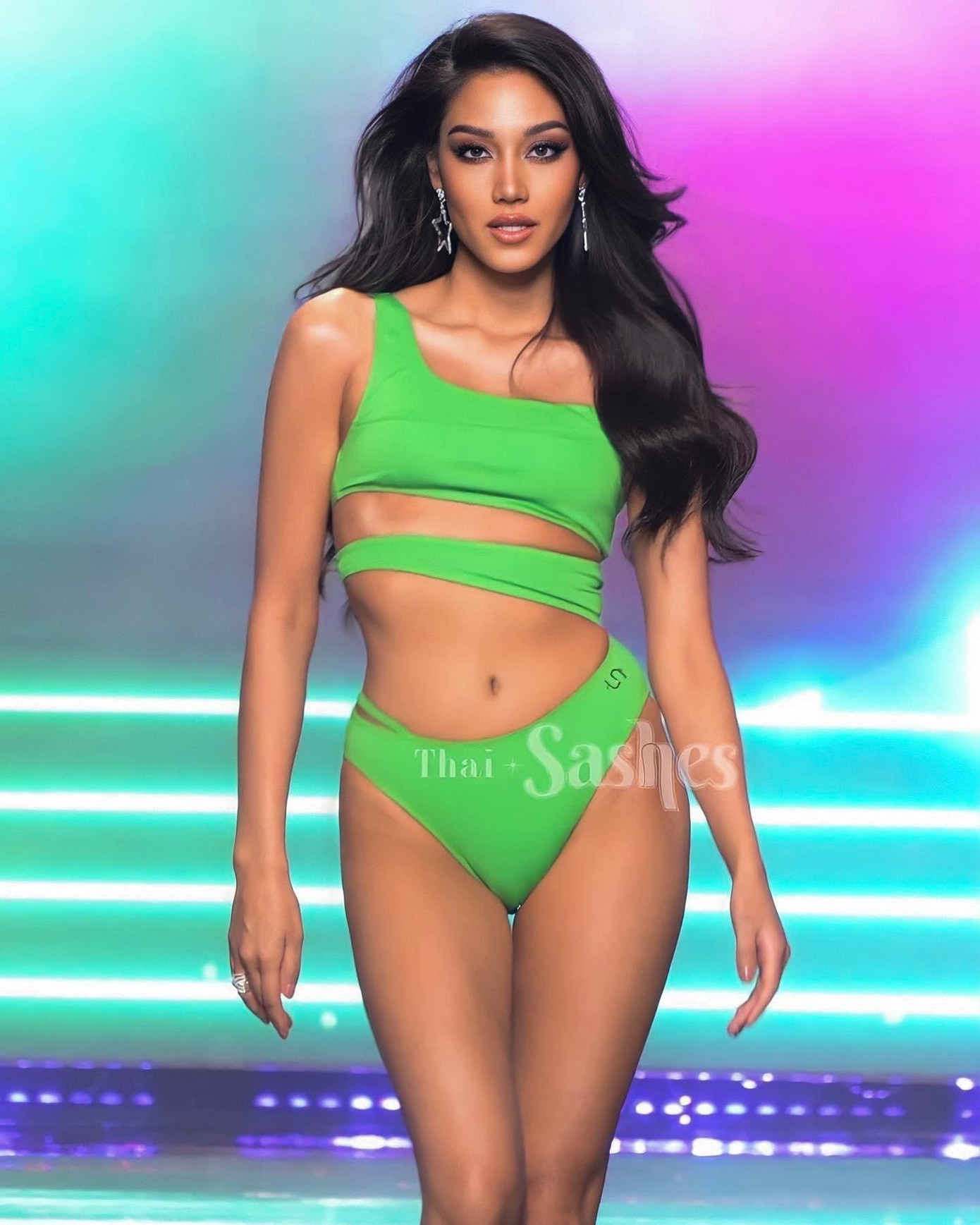Nicolene Pichapa Limsnukan hội tụ đầy đủ mọi yếu tố để đăng quang Miss Universe Thailand, tuy nhiên các fans cho rằng cô đã thiếu một chút may mắn.