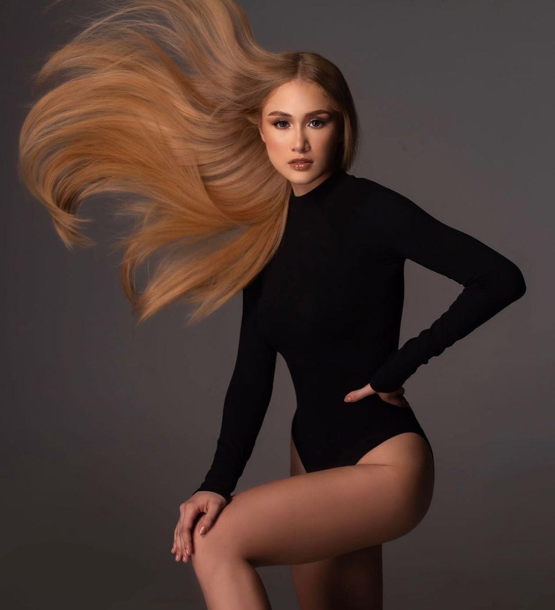 Cô cũng có kinh nghiệm chinh chiến sắc đẹp vô cùng ấn tượng và nắm trong tay loạt thành tích 'khủng' ở các cuộc thi sắc đẹp. Cô cũng có kinh nghiệm chinh chiến sắc đẹp vô cùng ấn tượng và nắm trong tay loạt thành tích 'khủng' ở các cuộc thi sắc đẹp.